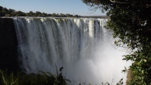 An image of the sheer force of the water spilling over the edge at Victoria Falls pool
