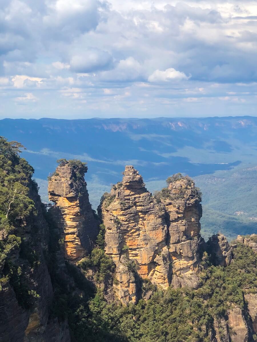 An image of the three sisters for Sydney landmarks