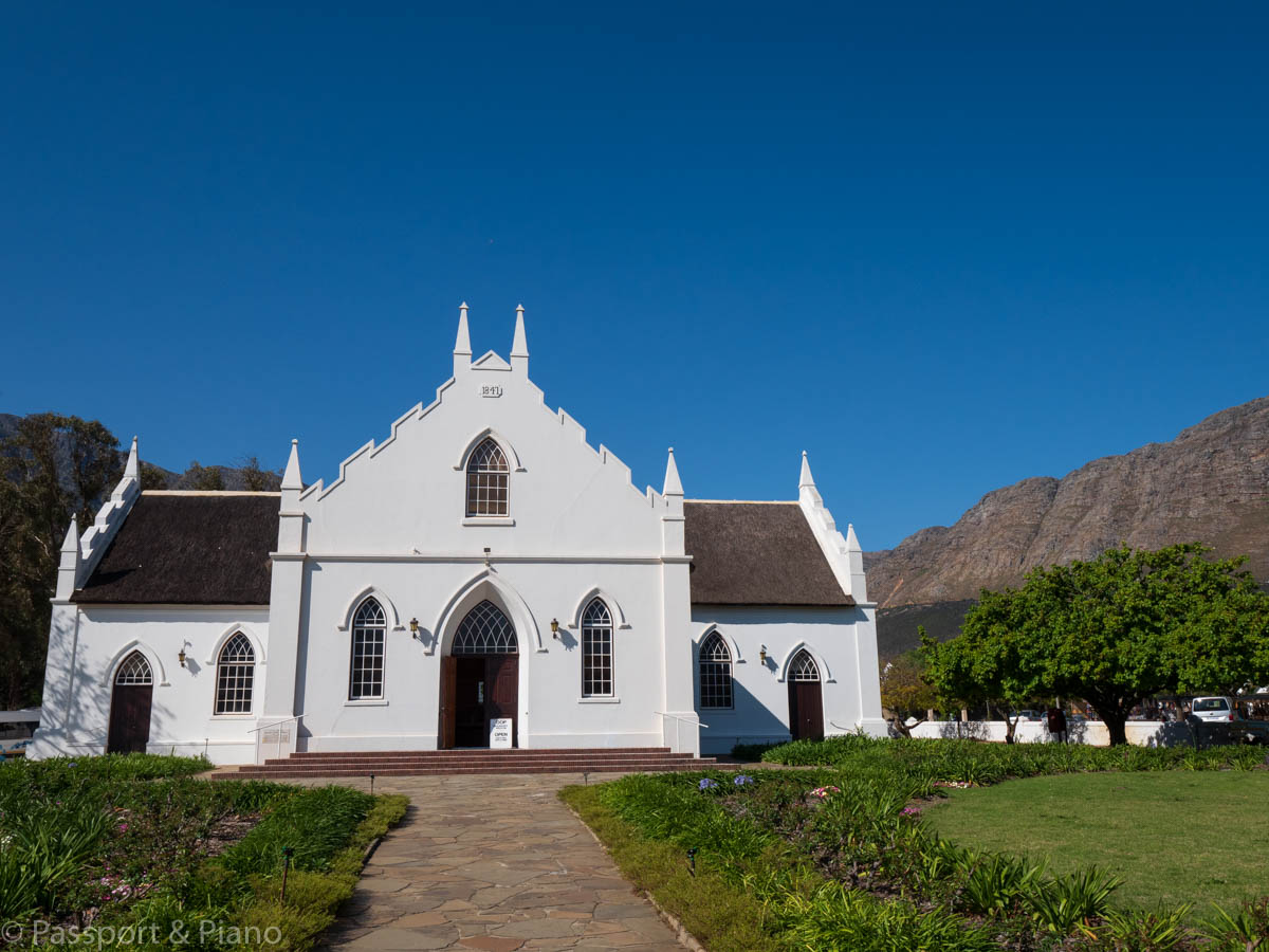 An image of the Dutch Reformed church in Franschhoek 