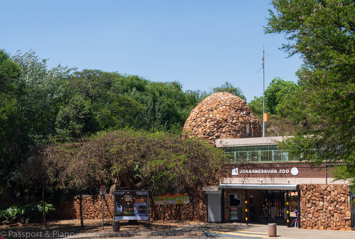 An image of the entrance to Johannesburg zoo