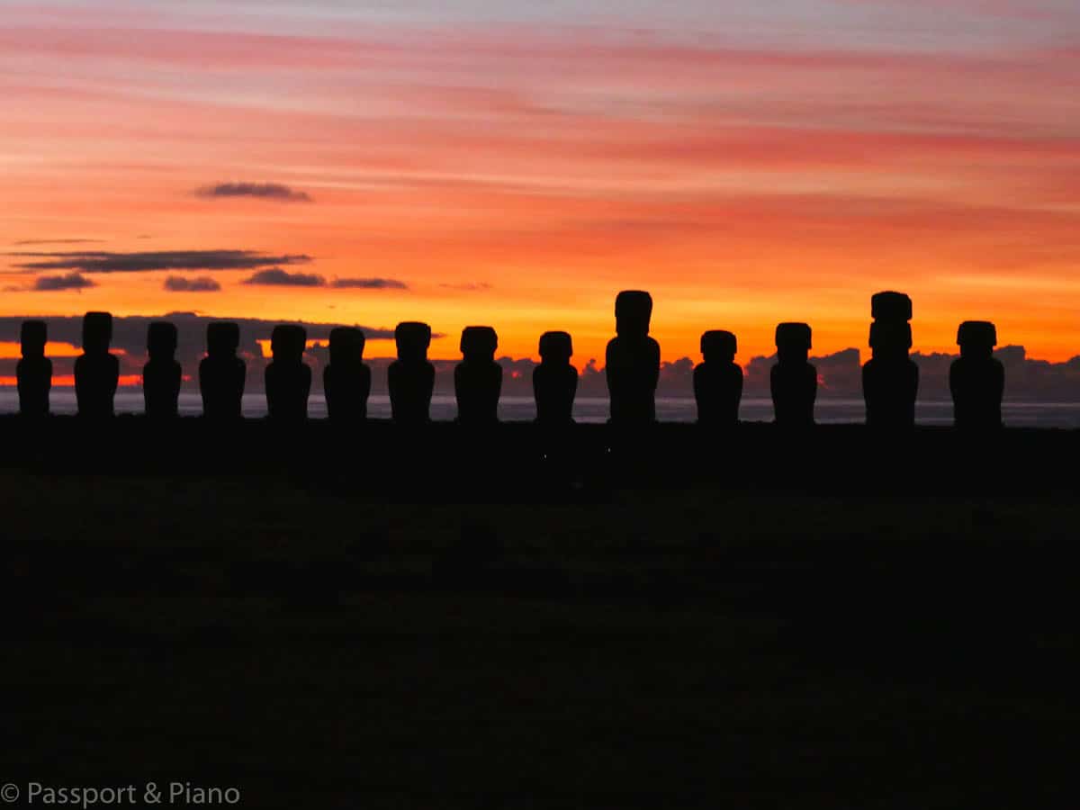 An image of the silhouette Moai- the best easter island things to do